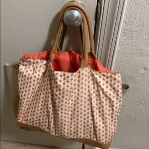 It’s a very stylist purse and I really like it.